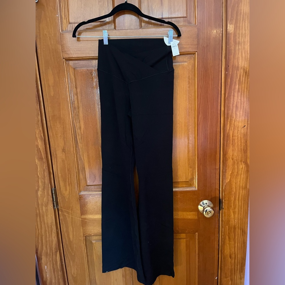NWT Offline by Aerie real me Flare black crossover style